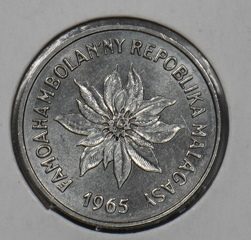 Madagascar 1965 2 Francs Flower Poinsettia P150890 combine shipping0